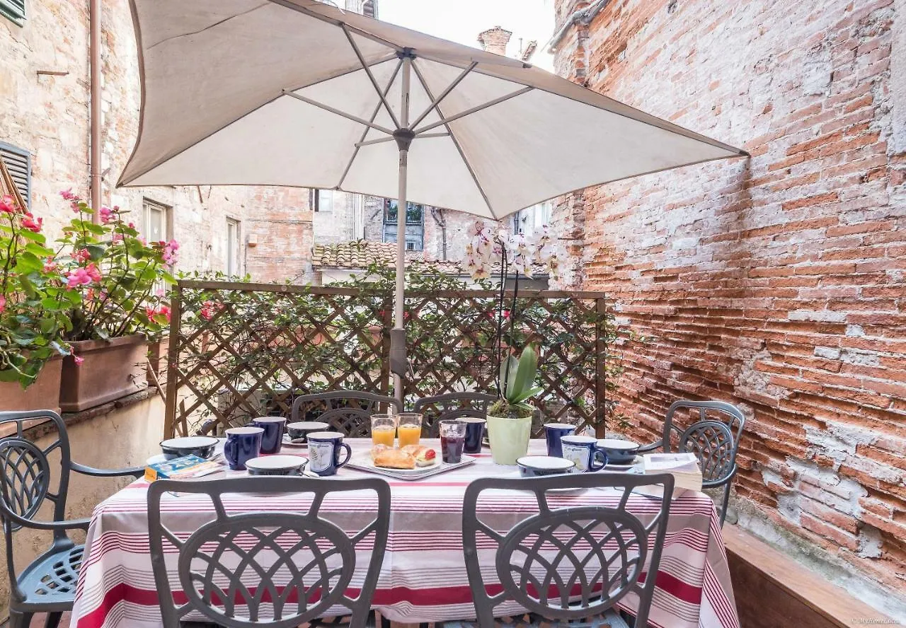 La Delizia Central Apartment Lucca Italy
